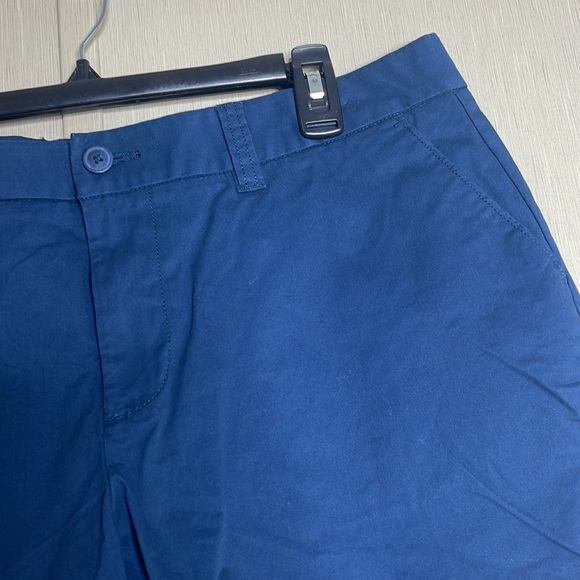 Magellan NWT size 16 navy shorts - Picture 2 of 3